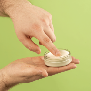 ACHSELKUSS Deocreme Anwendung Dose grün